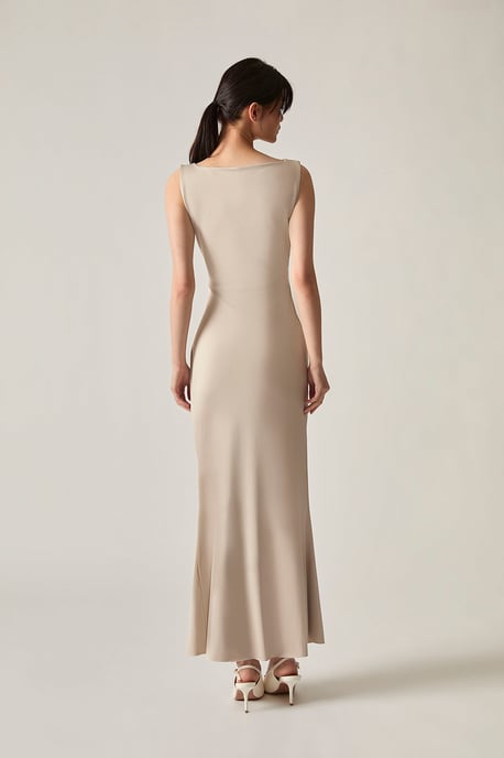 Vestido maxi crema con escote en V - Image 2