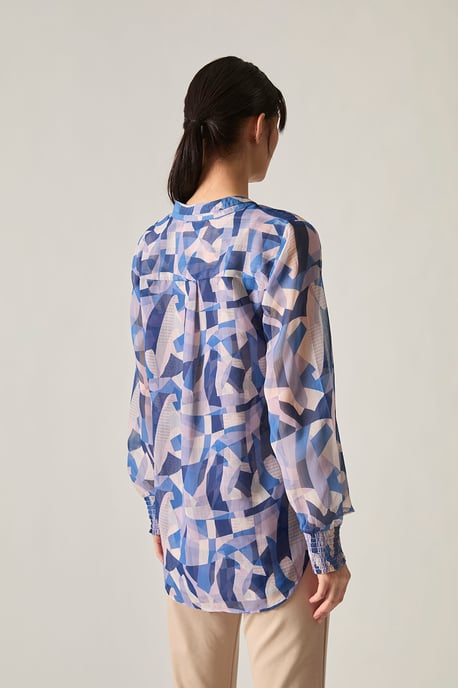 Blusa azul con estampado geométrico - Image 2