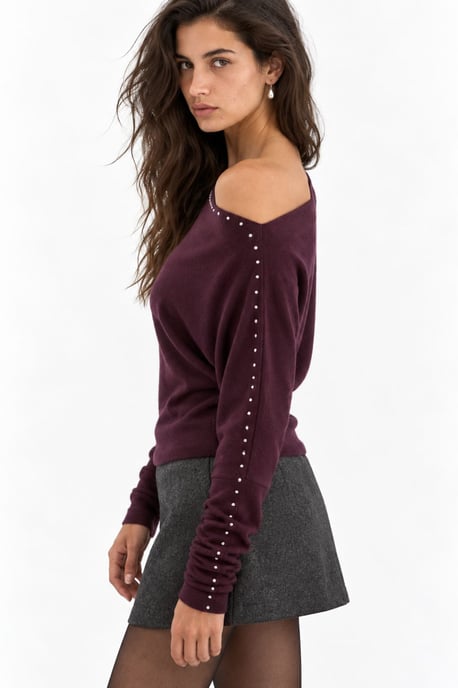 Blusa con escote barco y adorno de piedra - Image 2