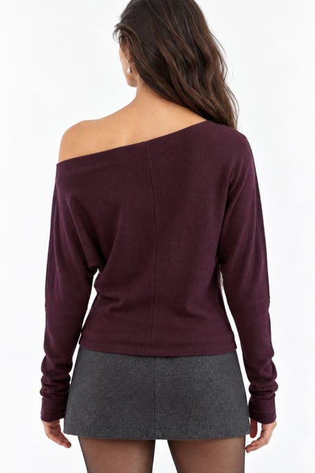 Blusa con escote barco y adorno de piedra - Image 4