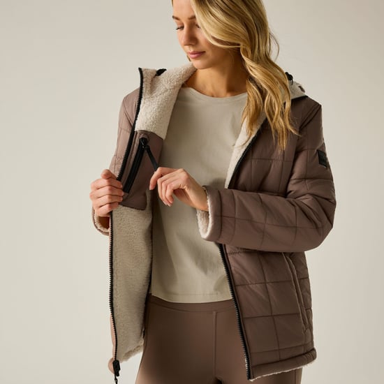Regatta Chaqueta acolchada reversible para mujer Frankie (Moca/Vainilla clara) - Image 6
