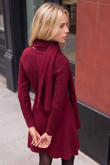 Vestido de punto con bufanda - Image 4