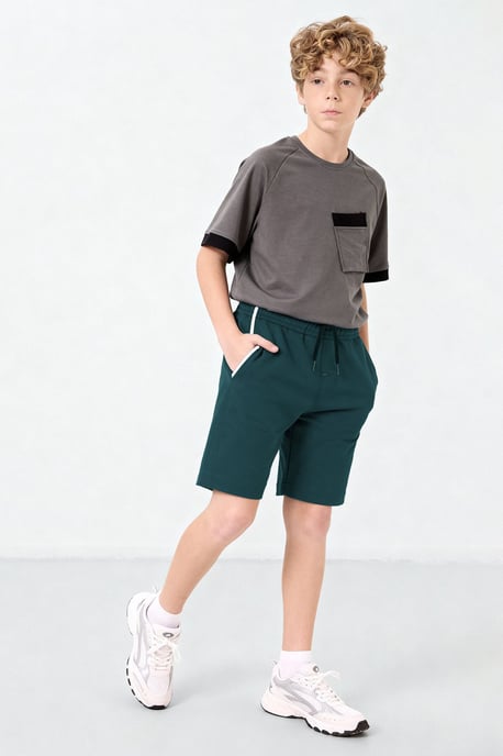 Pantalón corto con cintura ajustable y bolsillos - Image 2