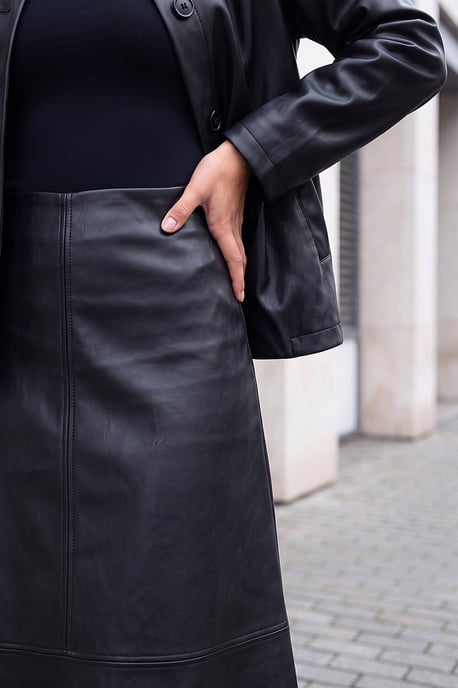 Falda petite de línea A de cuero sintético - Image 4