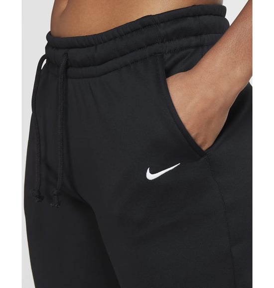 Nike Therma Pantalón de chándal de entrenamiento para mujer Negro - Image 3