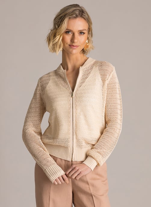 YYSarani Essential - Image 1
