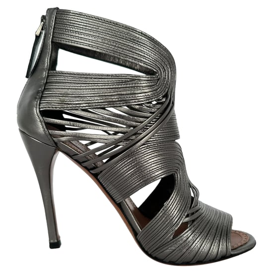 Alaïa Cage Wave stilettos de piel plateada - Image 1