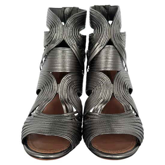 Alaïa Cage Wave stilettos de piel plateada - Image 2