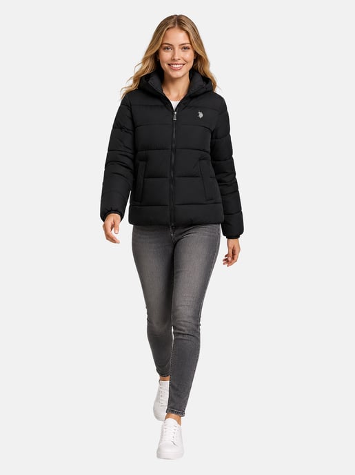 Chaqueta acolchada de invierno U.S. POLO ASSN. mujer – capucha forrada y cuello alto - Image 4