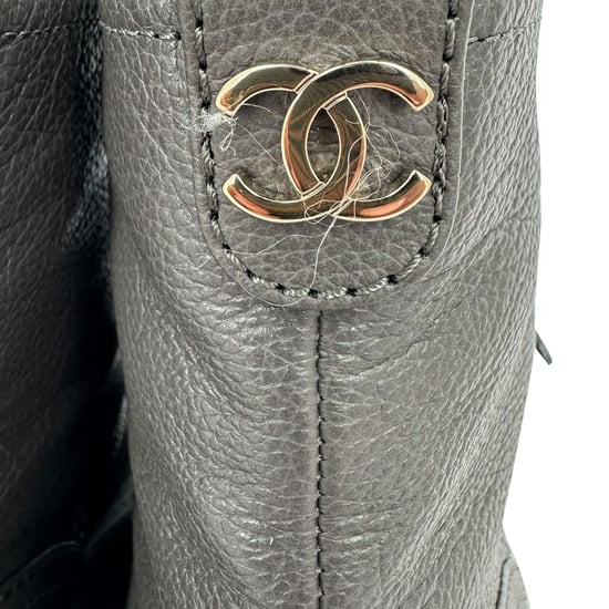 Chanel CC botas de combate con cordones de cuero gris - Image 6
