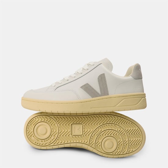Veja VEJA V Leather Court zapatillas para mujer en Blanco/Gris - Image 4