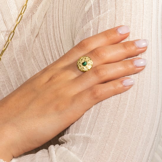 Anillo Luxenter de Malaquita acabado en oro amarillo de 18K- Elknu - Image 3