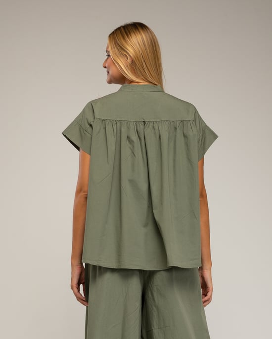 Top oversize de manga corta con pliegues - Image 2