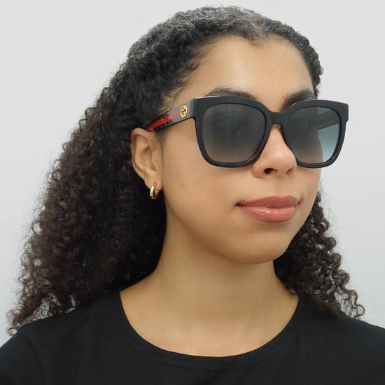 Gafas de sol Gucci Square de mujer en negro con purpurina verde y roja degradado gris GG0034SN - Image 4
