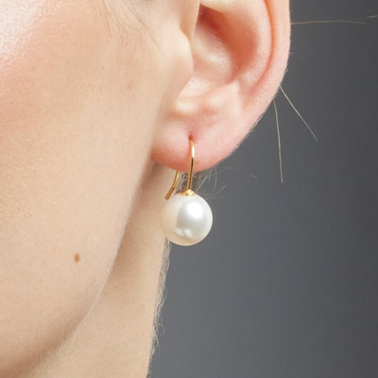 Pendientes Luxenter Essential de Plata de Ley 925 y Perla Blanca acabados en oro amarillo de 18 quilates - Image 3