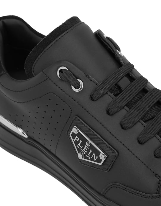 Low-Top Sneakers Triangle - Image 2