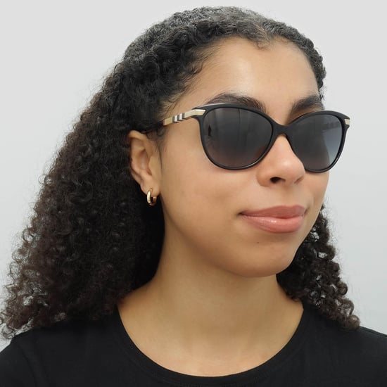Gafas de sol Burberry Be4216 30018G Negras con detalles dorados Gris degradado - Image 6