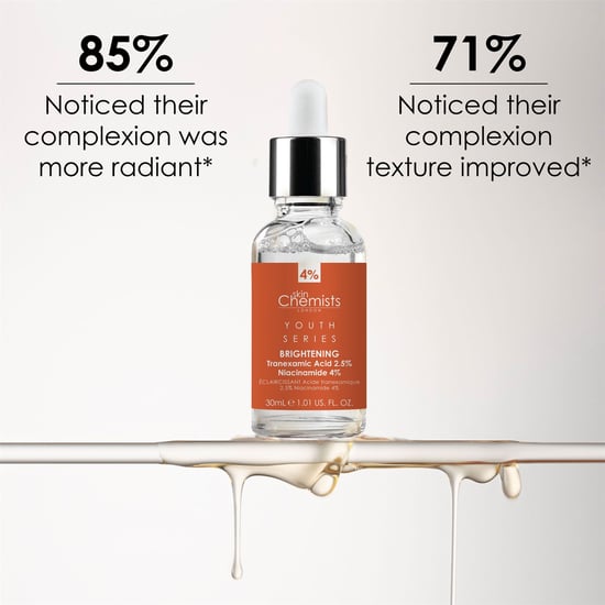 skinChemists Sérum iluminador antiedad con ácido tranexámico al 2,5 % y niacinamida al 4 % (30 ml) - Image 2