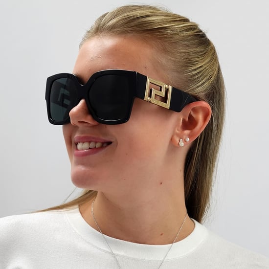 Gafas de sol cuadradas para mujer Versace en negro y gris oscuro - Image 6