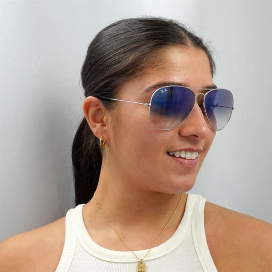 Gafas de sol Ray-Ban Aviator para hombre en azul claro con gradiente plateado - Image 4