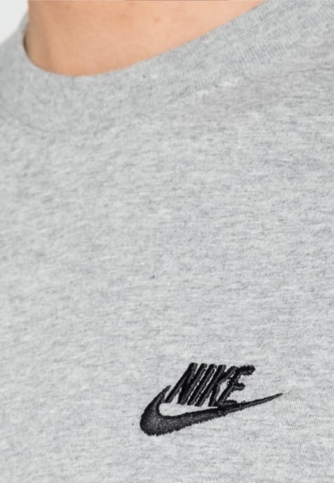Camiseta gris Sportswear Club de Nike - Image 3