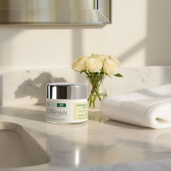 skinChemists Crema hidratante de día antiarrugas con protección solar SPF 30, 60 ml. - Image 3