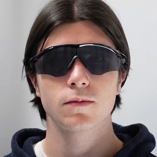 Gafas de sol Oakley Wrap para hombre en negro pulido con lente Prizm carretera - Image 4