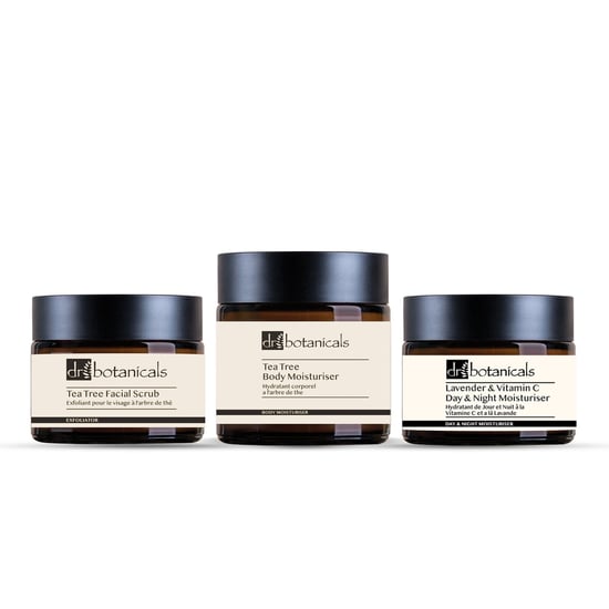 Dr. Botanicals Set que incluye exfoliante facial de árbol de té, crema hidratante antiedad de día y de noche y crema hidratante corporal. - Image 1