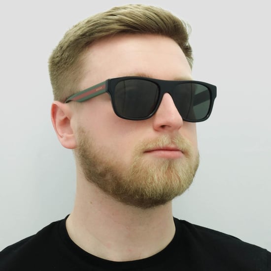 Gafas de sol polarizadas grises para hombre Gucci Rectangle negras con franjas verdes y rojas - Image 5
