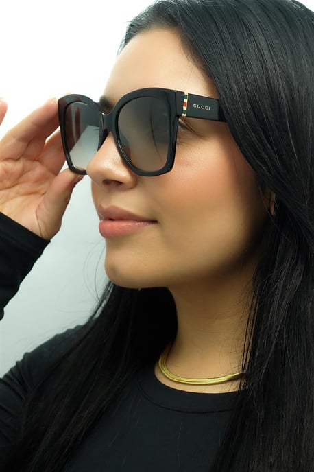 Gafas de sol Gucci Square para mujer en negro y gris degradado - Image 6