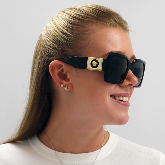 Gafas de sol cuadradas para mujer Versace en negro y gris oscuro - Image 5
