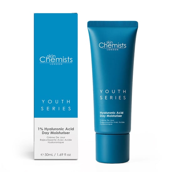 skinChemists Crema hidratante de día antiedad con ácido hialurónico al 1%, 50 ml. - Image 1