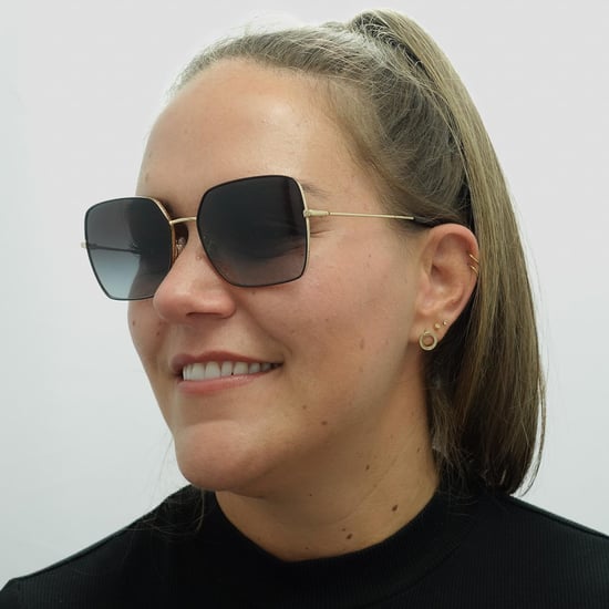 Gafas de sol cuadradas para mujer Dolce & Gabbana negras doradas con degradado gris oscuro - Image 6