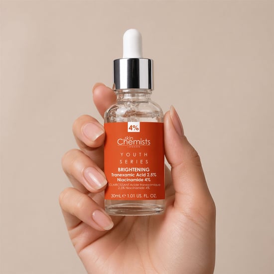 skinChemists Sérum iluminador antiedad con ácido tranexámico al 2,5 % y niacinamida al 4 % (30 ml) - Image 6