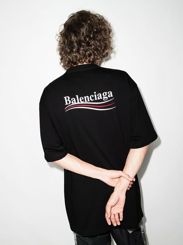 Camiseta extragrande negra con logo estampado de campa a pol tica